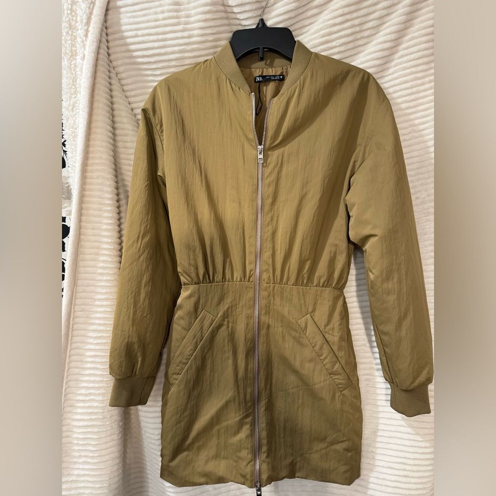 Zara jacket size small. Color dark tan